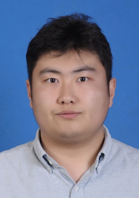 穿着蓝色衬衫的男孩AI 生成的内容可能不正确。